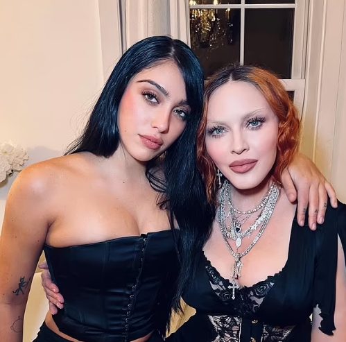 The Thanksgiving celebration at Madonna's house went off with a bang. On this day, all the children of the star were next to her.