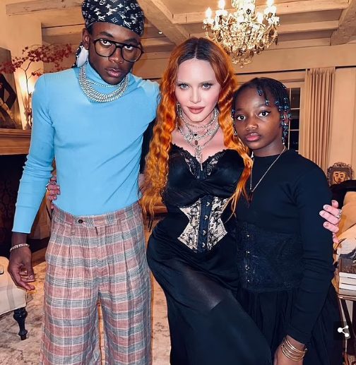 The Thanksgiving celebration at Madonna's house went off with a bang. On this day, all the children of the star were next to her.
