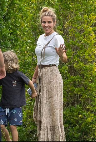 From a chic image in a red dress, the trace caught a cold! Elsa went for a walk in an inappropriate form