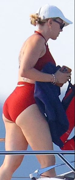 Scarlett had a great time at the beach with her husband in a lovely red bikini