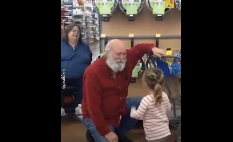 A little girl mistook an ordinary grandfather for Santa, but he played along with her