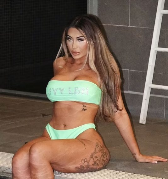 Chloe celebrated the breakup in a green bikini. Good damn thing!