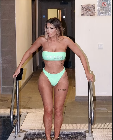 Chloe celebrated the breakup in a green bikini. Good damn thing!