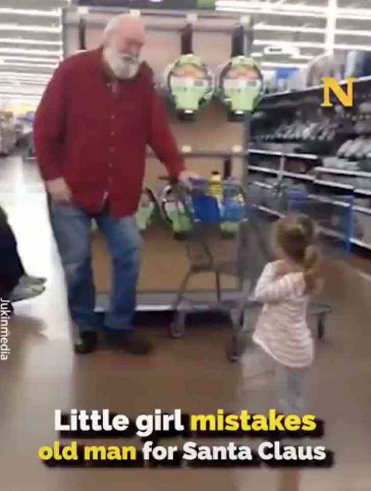 A little girl mistook an ordinary grandfather for Santa, but he played along with her