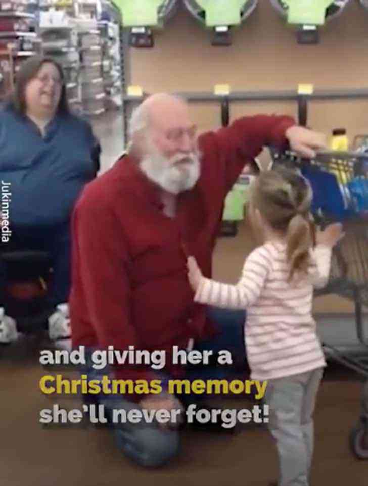 A little girl mistook an ordinary grandfather for Santa, but he played along with her