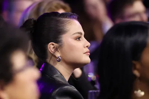 Selena managed all the bright hair color. Rainbow hair is awesome!