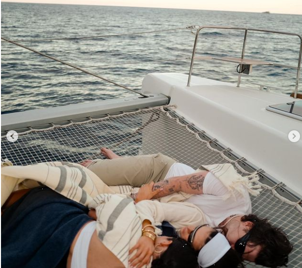 Selena had fun on a ууасht in the cоmраny of her sоn Весkham