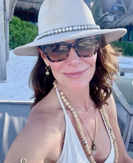 Luann is vacationing in Mexico and we can't get enough of her in a biкini