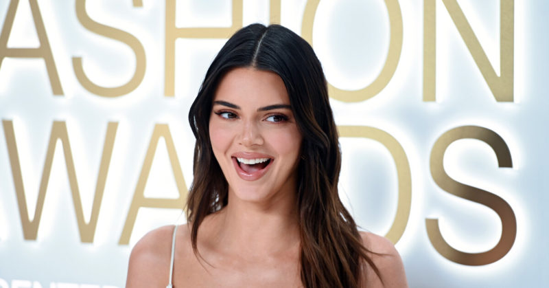 Kendall never gets tired of resting! Another beach beauty photo will turn you on