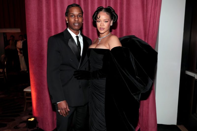 She came later than everyone, but everyone forgave her when they saw the amazing outfit. Riri is great!