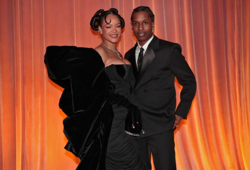She came later than everyone, but everyone forgave her when they saw the amazing outfit. Riri is great!