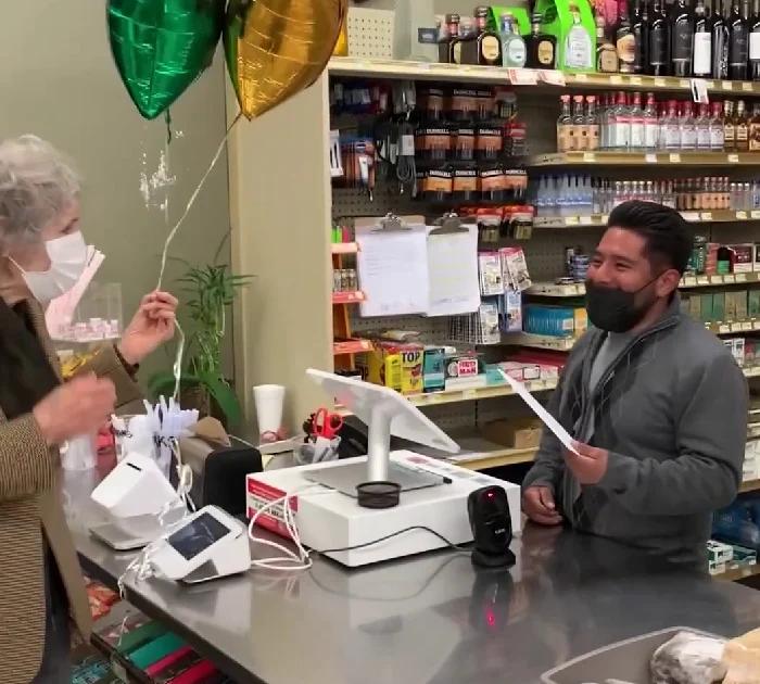 This woman gave the cashier the whole jackpot. That's what made her do it
