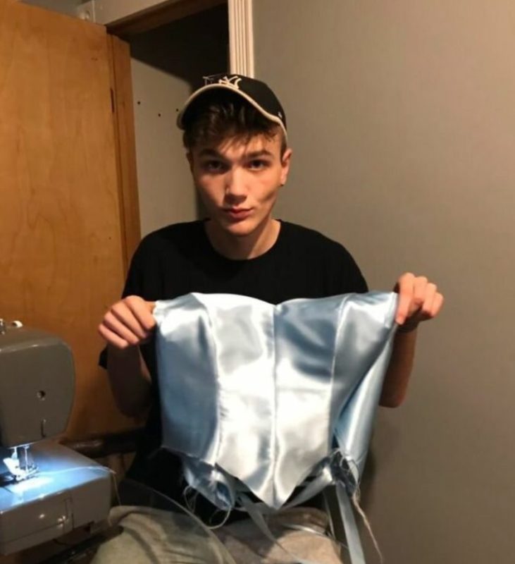 This graduate made his own dress for his girlfriend, who couldn't afford to buy an outfit