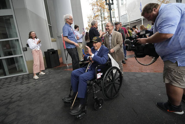 Gary Sinise assists at the 105th anniversary celebration of the oldest survivor of Pearl Harbor