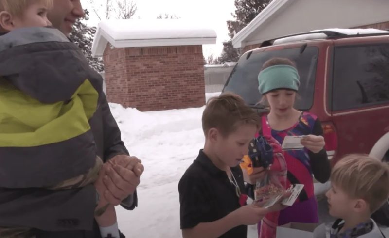 This father, who has many children, is shocked by Santa's act. So touching