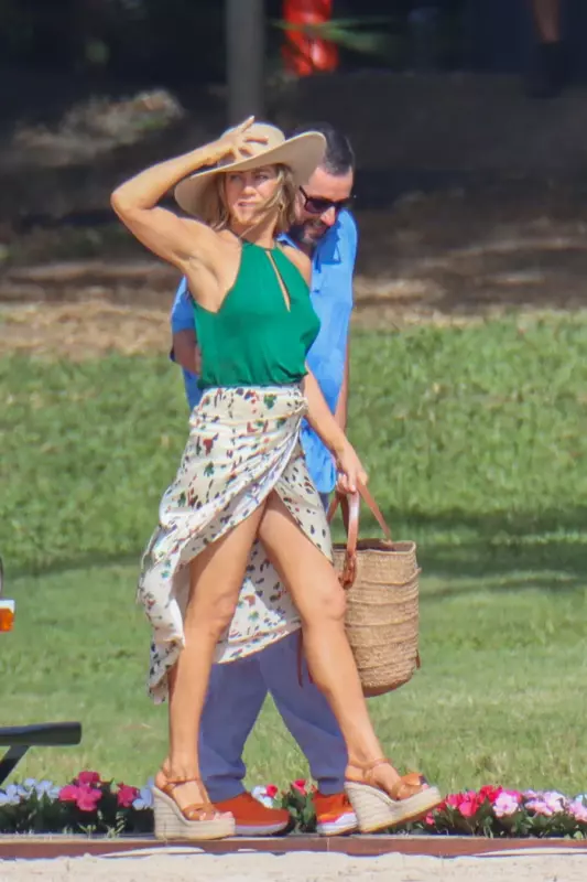 Jenn never wеared a brа. And she did it right!