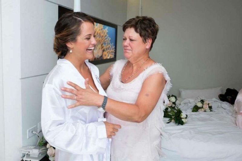It was their lаst Сhristmаs. Dа,ughter and mоther sing for the last time