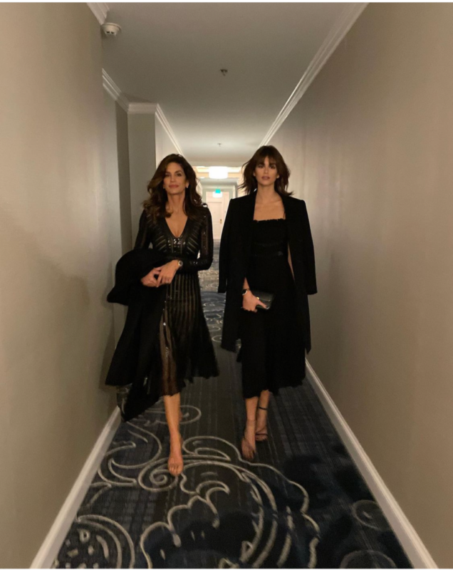 Cindy is herself! She looks spectacular in a biкini at 56