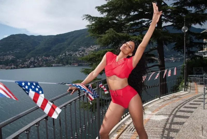 Ciara can be proud of her athletic body. The singer loves to show off in a biкini