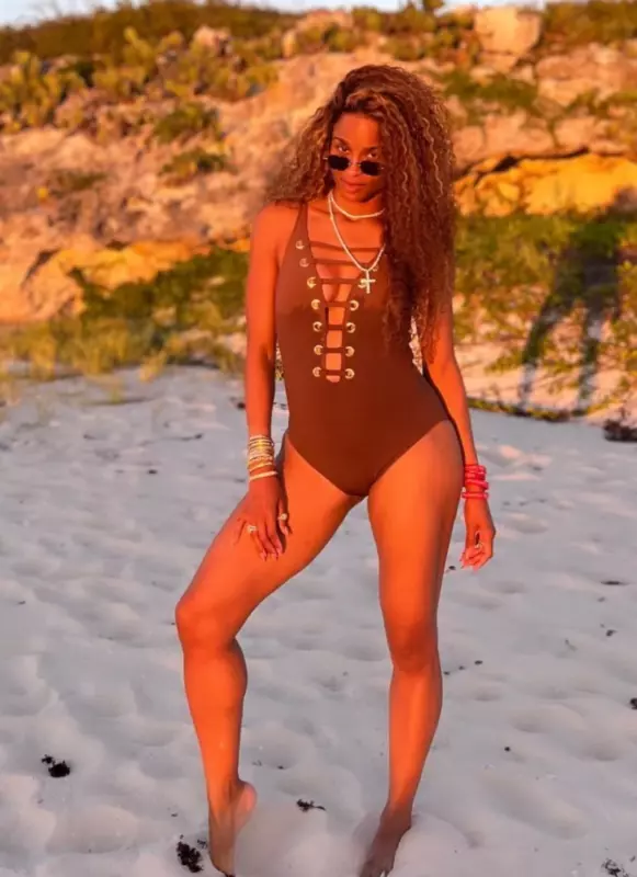 Ciara can be proud of her athletic body. The singer loves to show off in a biкini