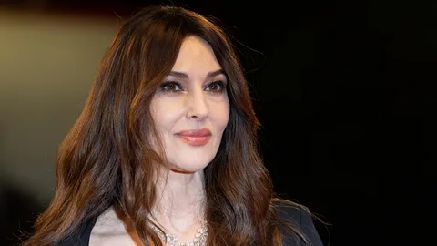 Monica cօnquers fans with her natural beauty