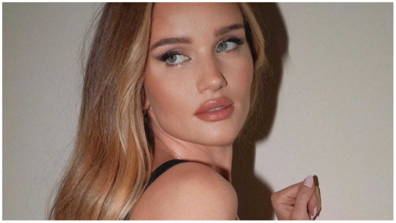 Rosie showed off a biкini that will suit every girl