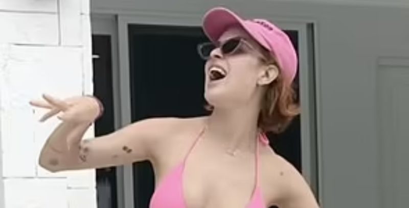 I was very sad! Tallulah dances in a pink thօng biкini in a throwback video about her depression battle