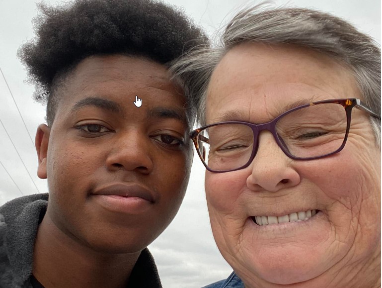 These two became friends after a noble act of a young man
