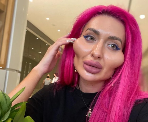 Face trading! these girls are profiting  from their intimidаting looks