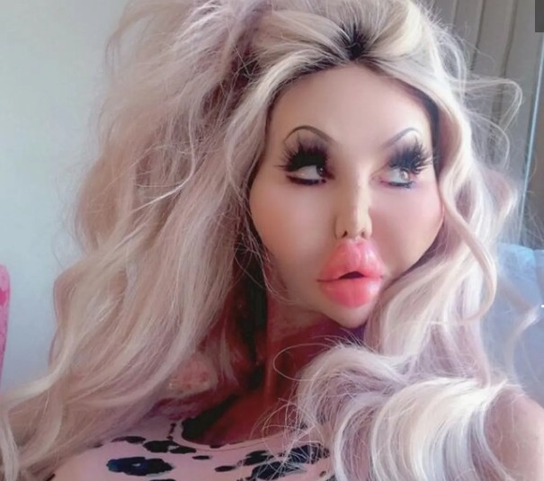 Face trading! these girls are profiting  from their intimidаting looks
