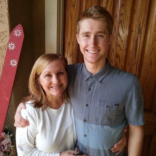 Son gives his mother's recurrent brain tumor, which she has been treating for about 20 years, some hair.