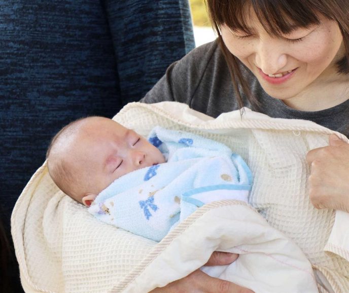 Doctors were leaving a tiny newborn, the size of a palm