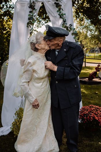 The wedding was celebrated at 90! Incredible love story