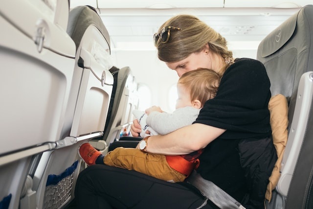 Alone at home! The child was left at the airport. Parents flew away