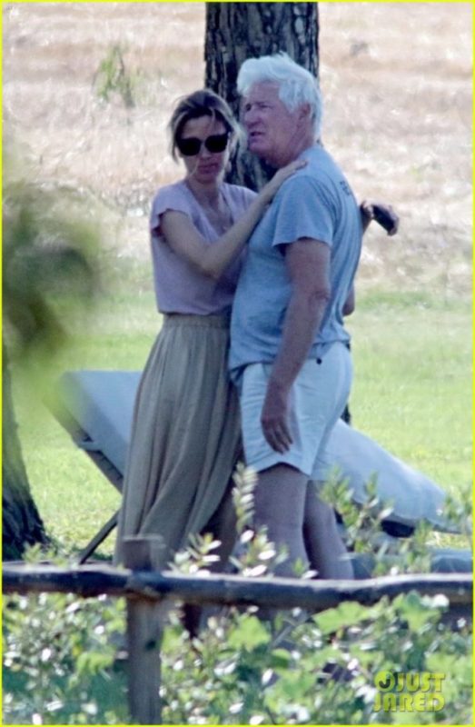 Richard is still interesting to young people! The actor was caught with a young beauty