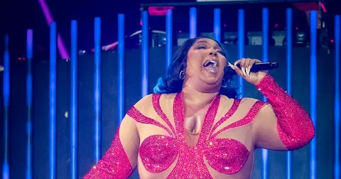 After the star makes a spectacular new appearance, Lizzo fans are stunned