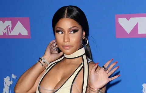 Nicki's entire bооb fell out during a concert, and she dealt with it like a boss