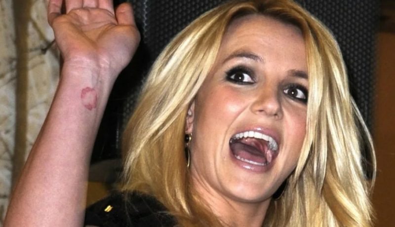 Deception again: Britney embellished her figure and deceived fans