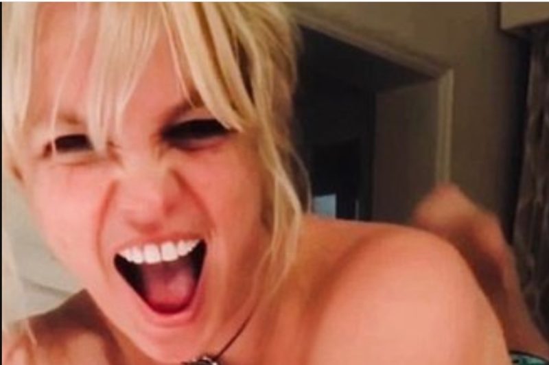 No brа and hairstyle: Britney showed her without makeup and not only