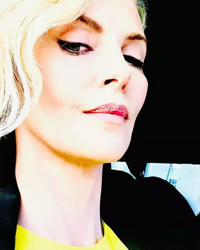 Charlize is aging beautifully! A photo that speaks for itself