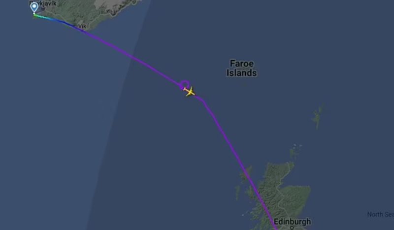 The pilot showed the passengers an incredible view of the northern lights! There were no such shots