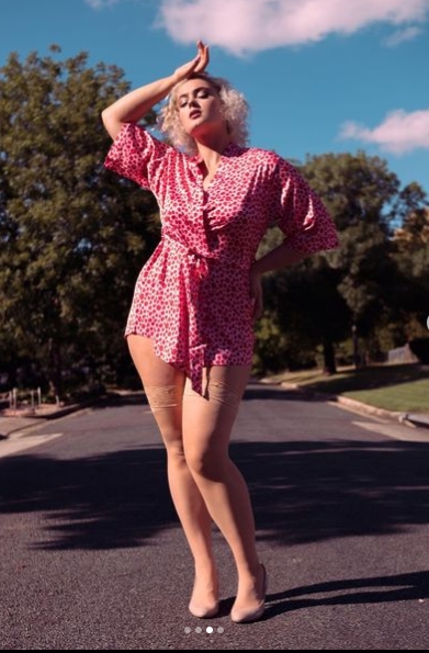Second Monroe! The popular model appeared in full growth, captivating the male audience of her Instagram