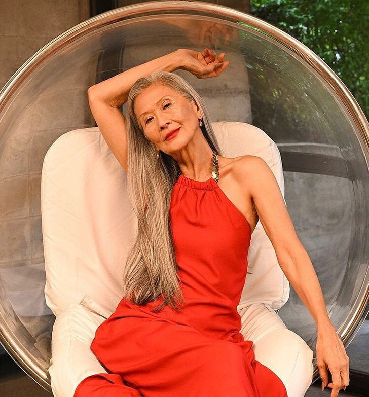Model at 71 destroys all stereotypes about age and beauty and ignites the fashion world