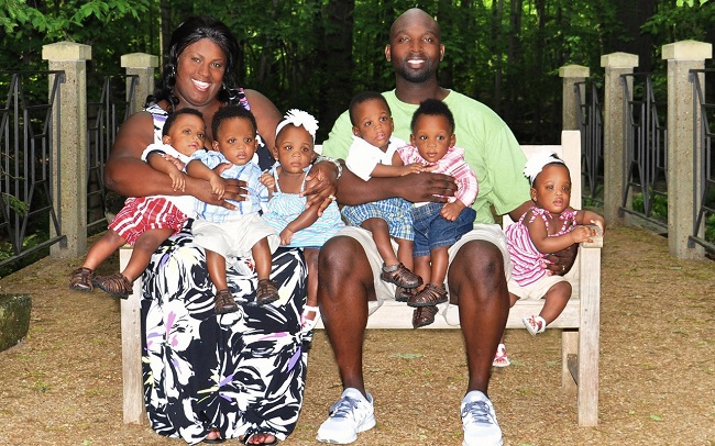 Six kids at once! This woman shows how you can become happy in one day