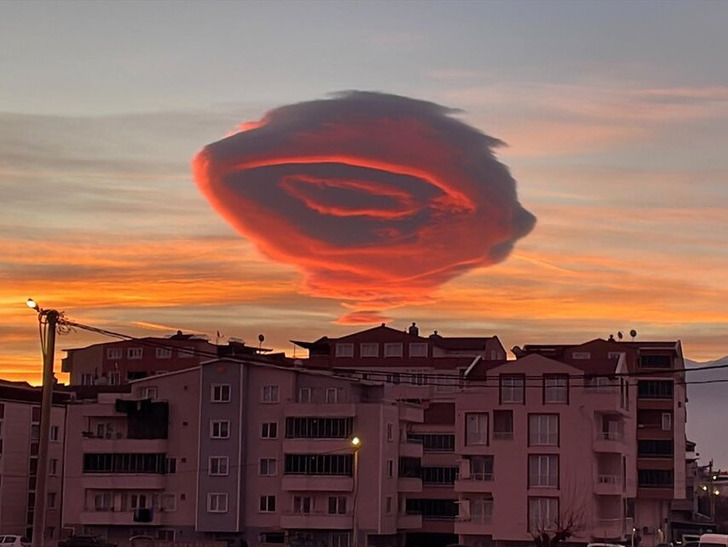 The Turks are worried about what they saw in the sky! It's something unearthly