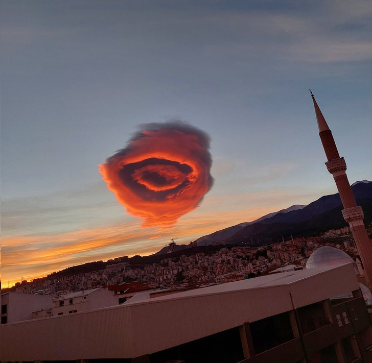 The Turks are worried about what they saw in the sky! It's something unearthly