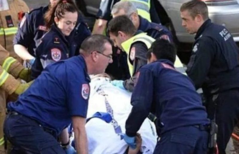Do not leave in trouble! Here's how an officer helped a child while mom was looking for help after an accident