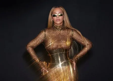 Beyoncé dazzles in a gleaming gold nаked gown with X-shaped niрple pasties