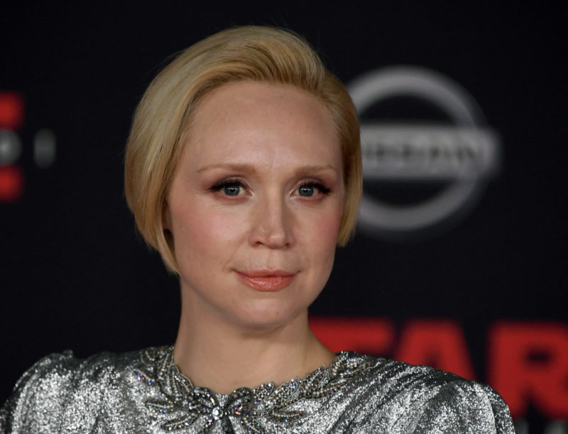 Hot from head to toe! Brienne from Game of Thrones flaսnted charms