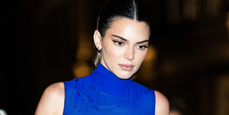 Kendall in a biкini tames the waves! All at her feet